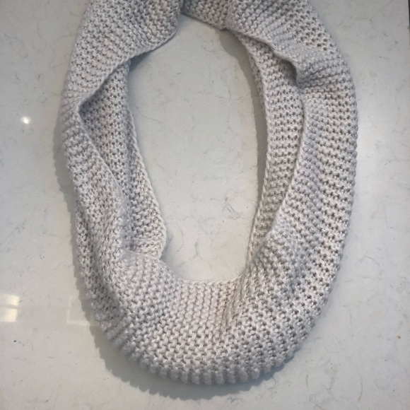 Infinity scarf - Picture 2 of 3